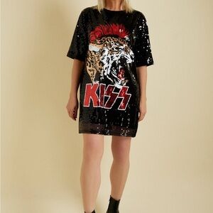 Kate Hewko — Sequin KISS T-Shirt Dress
